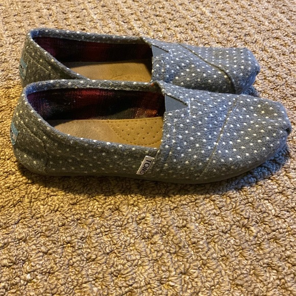 TOMS size 8 gray/white polka dot slip on shoes - Picture 2 of 5